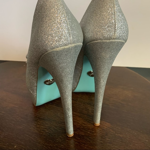 Betsey Johnson High Heels - GALA Silver Sparkle Glitter Pumps Shoes Size 7 - Picture 5 of 7